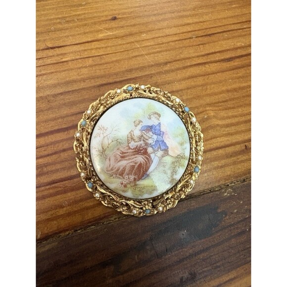 Vintage Porcelain Brooch Pin Courting Couple Lovers Fragonard French Scene Round - Picture 2 of 12